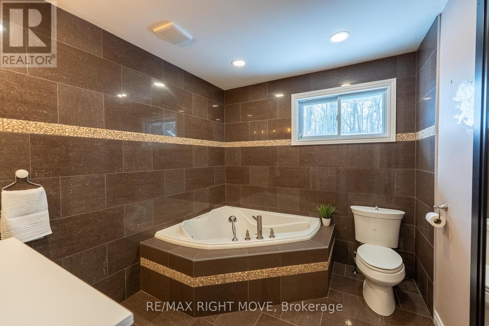 3304 Goldstein Road, Severn, Ontario  L0K 2B0 - Photo 21 - S12810758