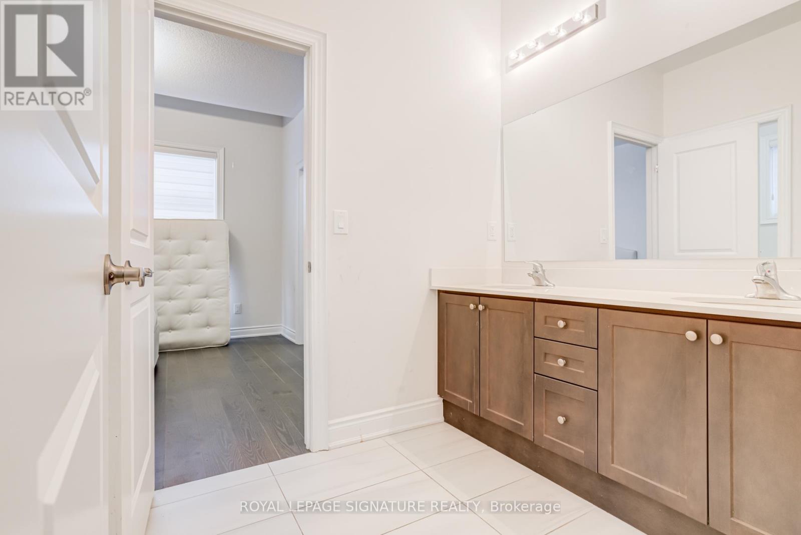 71 Maple Fields Circle, Aurora, Ontario  L4G 3X6 - Photo 28 - N12792666