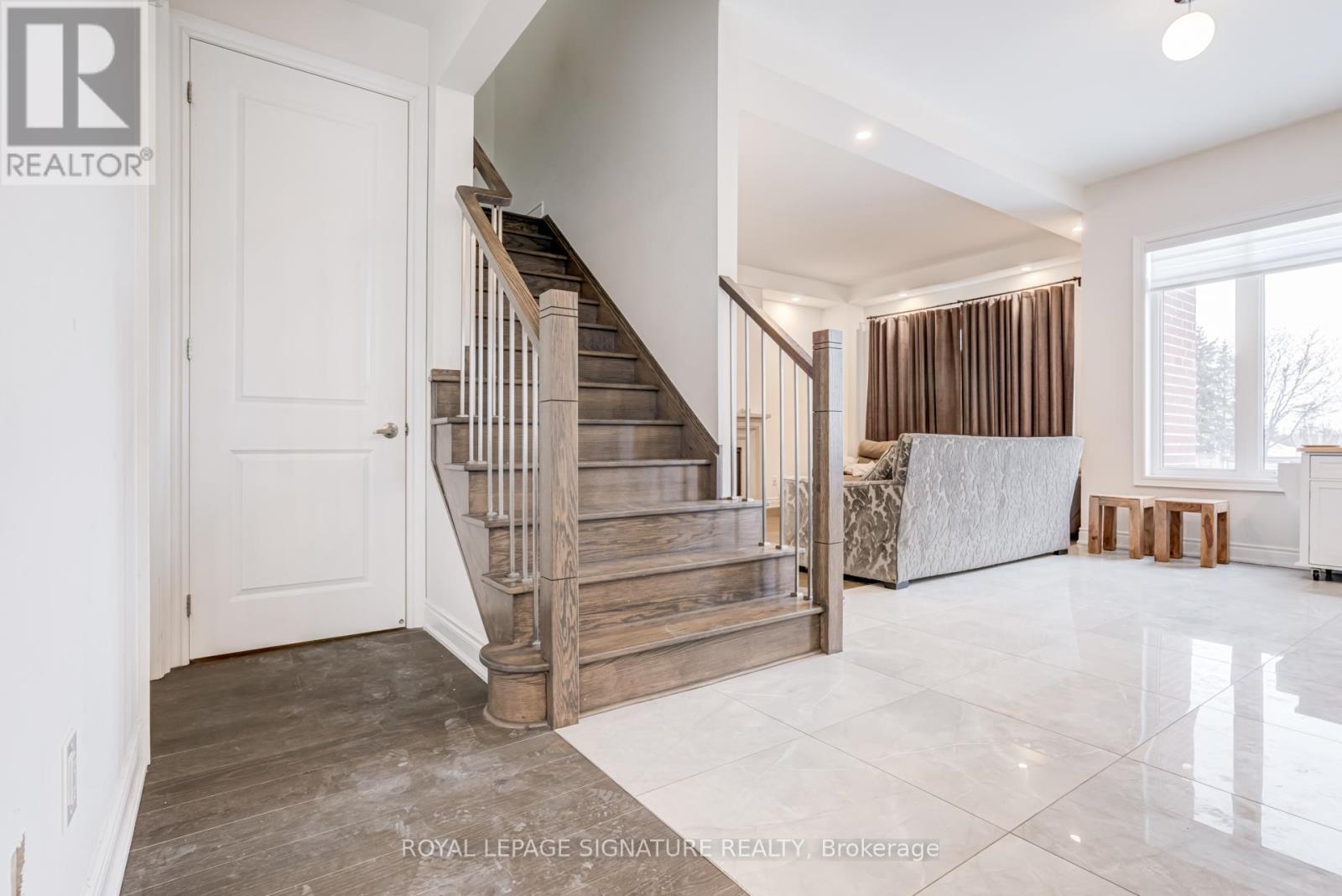 71 Maple Fields Circle, Aurora, Ontario  L4G 3X6 - Photo 18 - N12792666