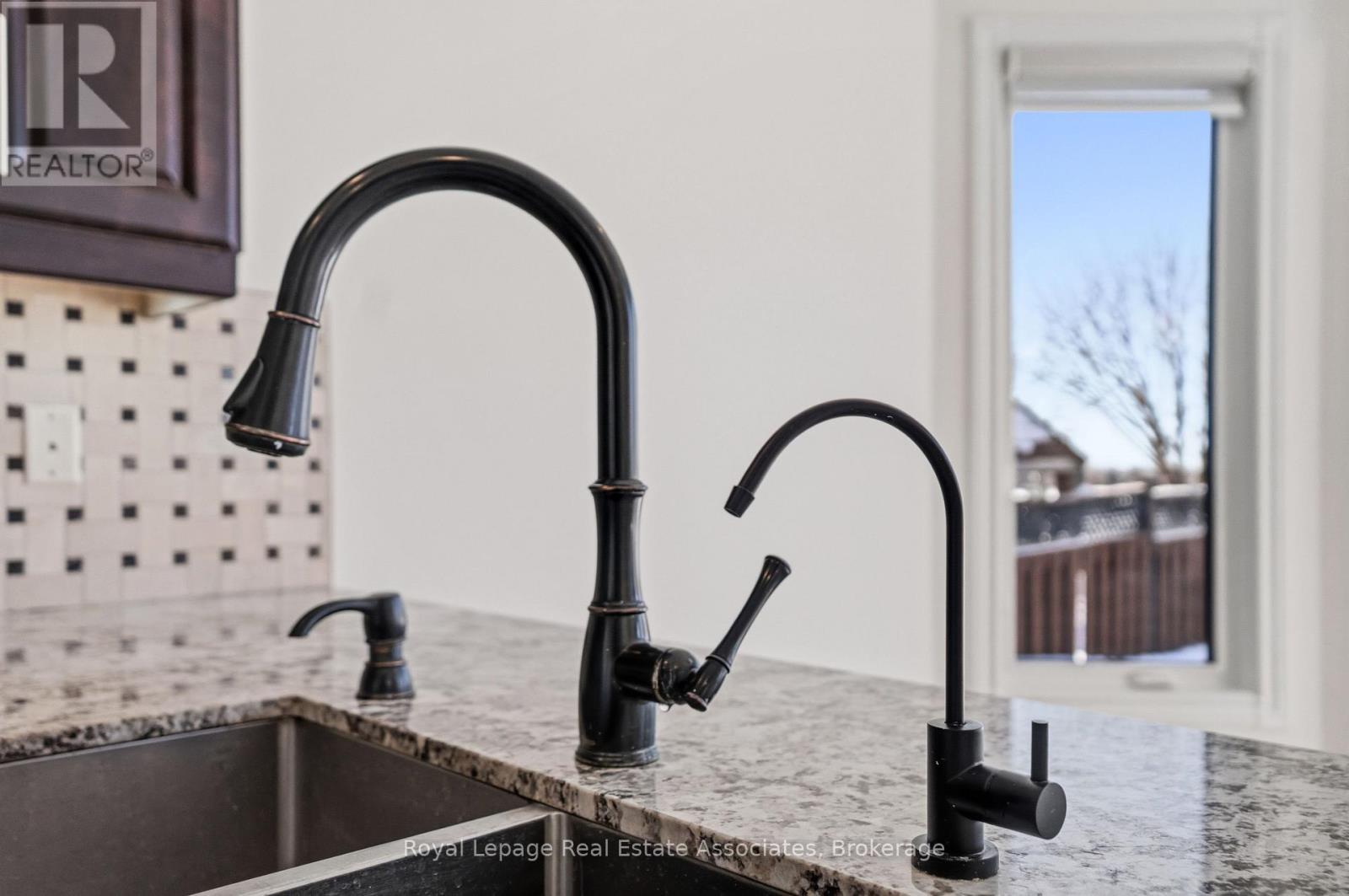 5836 Terrapark Trail, Mississauga, Ontario  L5M 6S1 - Photo 11 - W12810724