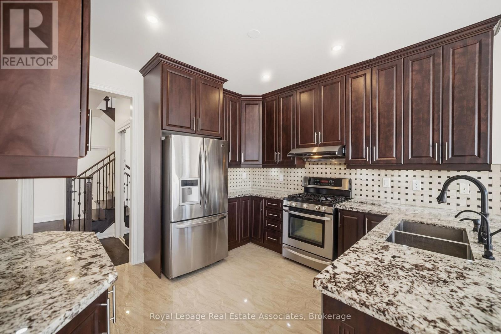 5836 Terrapark Trail, Mississauga, Ontario  L5M 6S1 - Photo 12 - W12810724