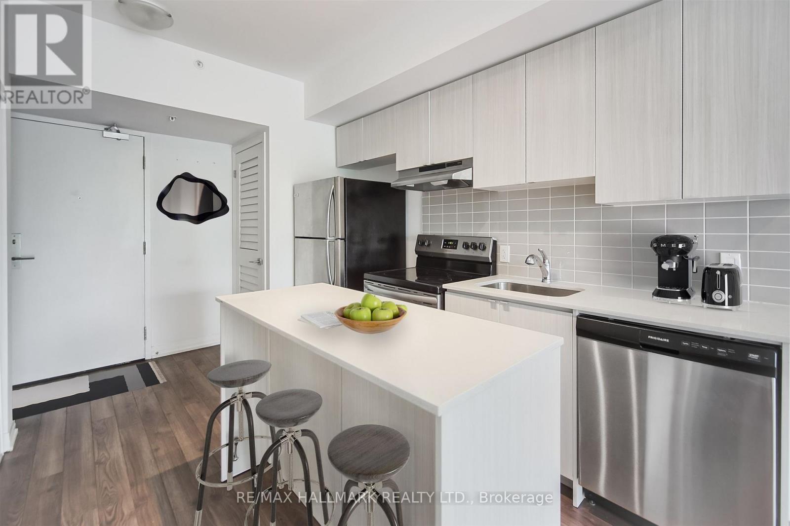 208 - 408 Browns Line, Toronto, Ontario M8W 0C3 - Photo 15 - W12810754