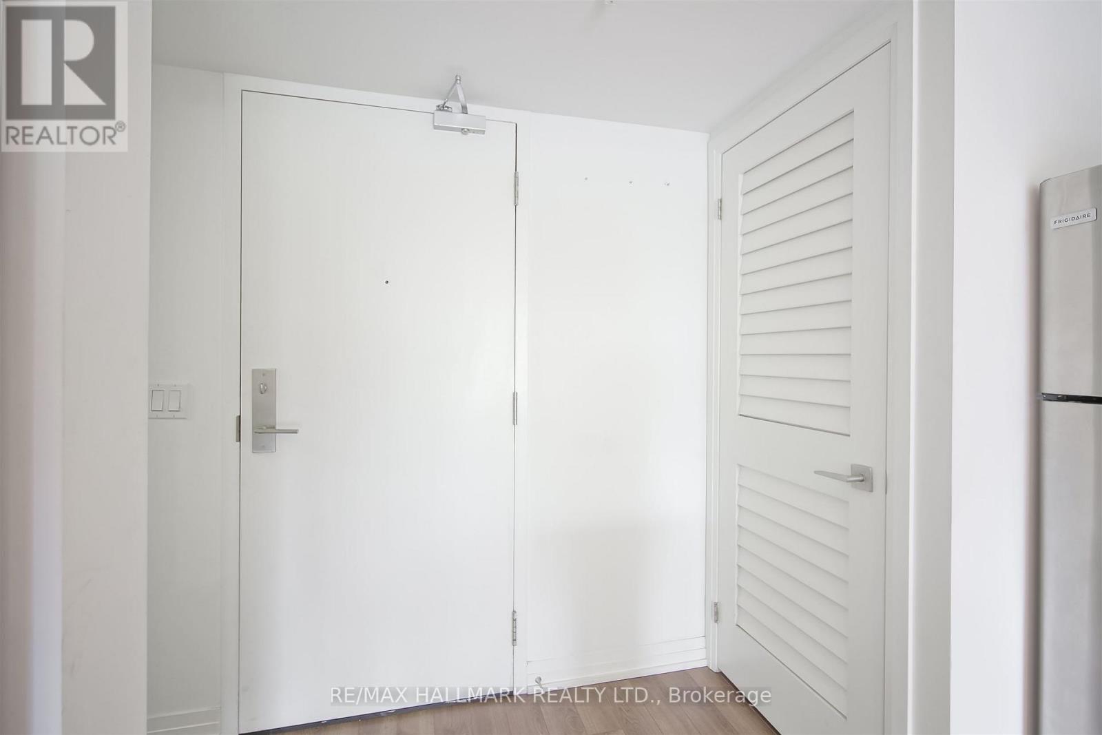 208 - 408 Browns Line, Toronto, Ontario M8W 0C3 - Photo 6 - W12810754