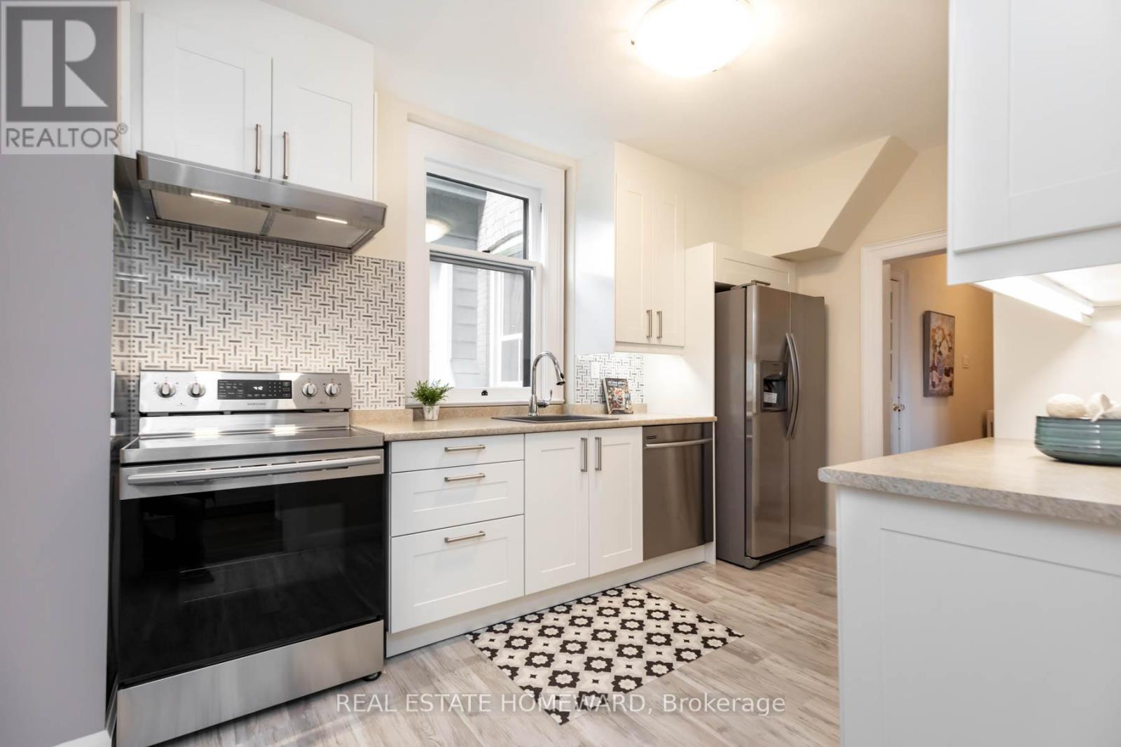 Main - 92 Indian Road, Toronto, Ontario  M6R 2V4 - Photo 10 - W12810766