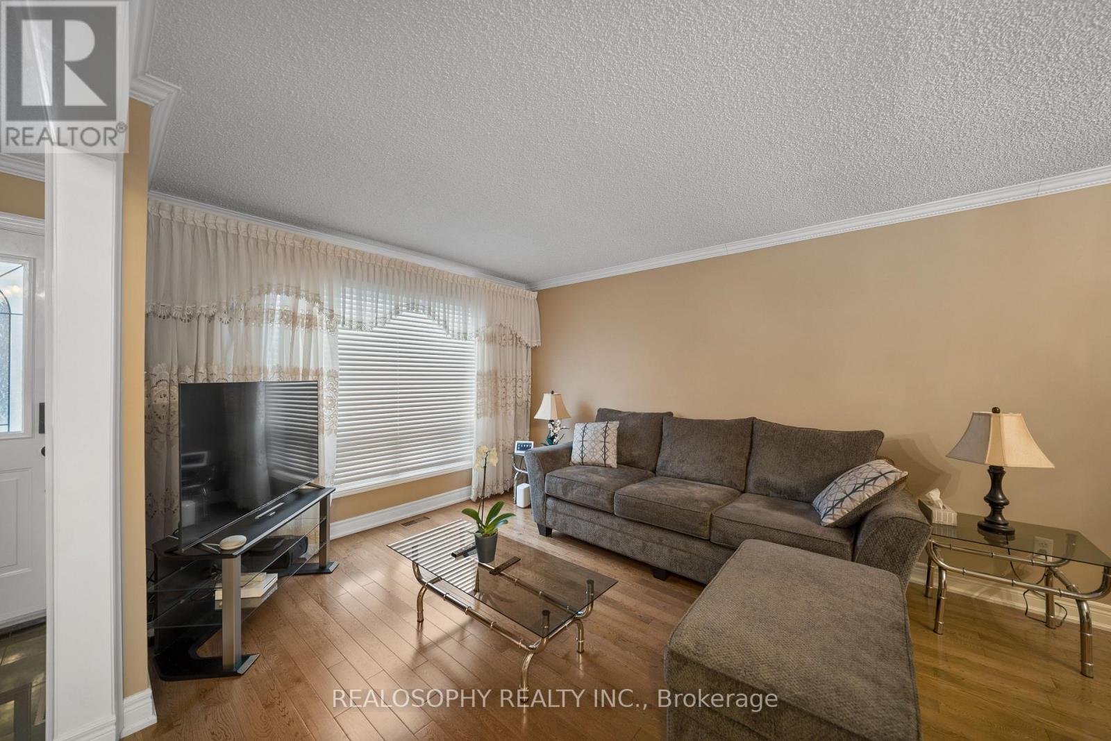 66 Primrose Avenue, Toronto, Ontario  M6H 3V3 - Photo 4 - W12810796