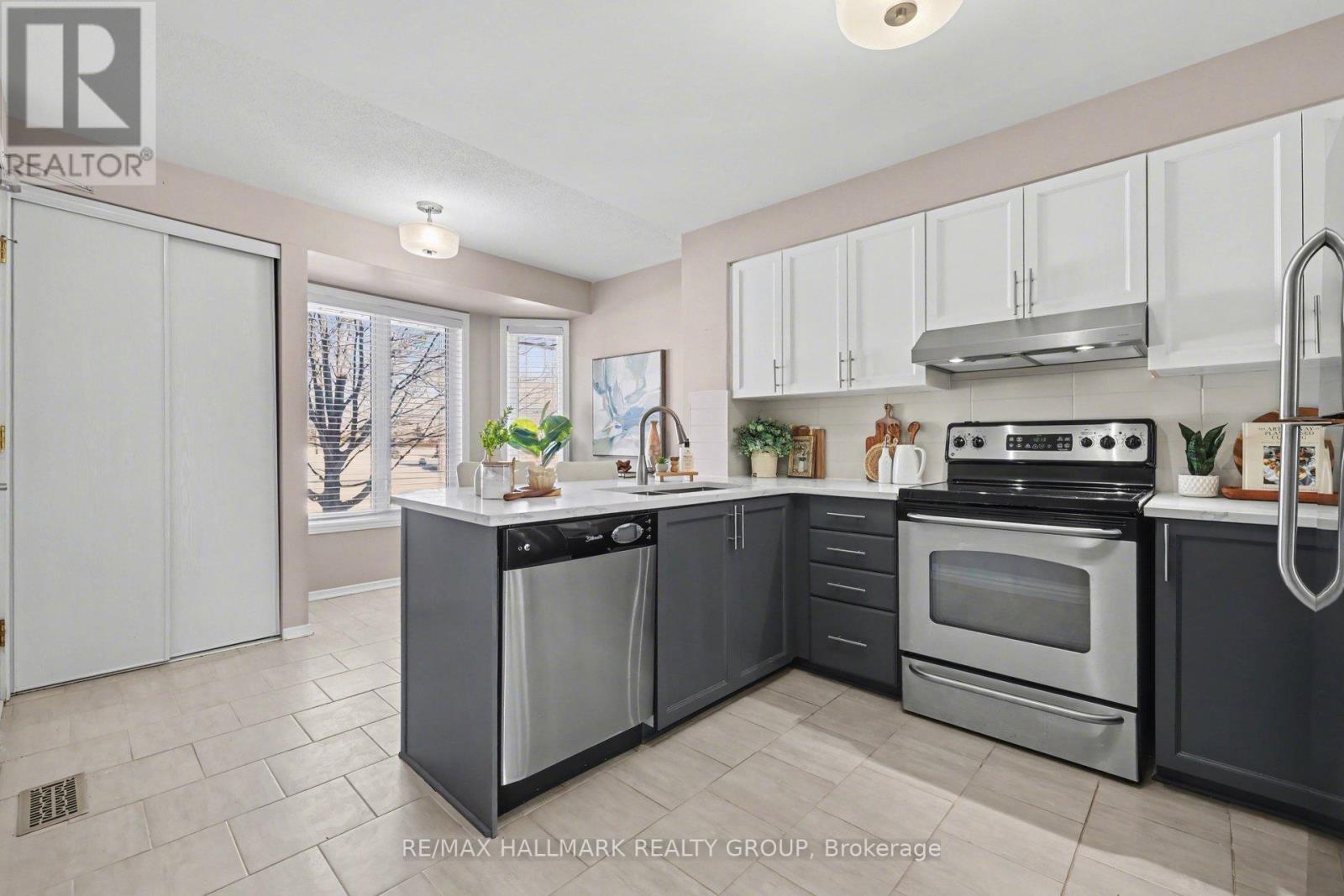 275 Aquaview Drive, Ottawa, Ontario  K4A 0B5 - Photo 4 - X12801758