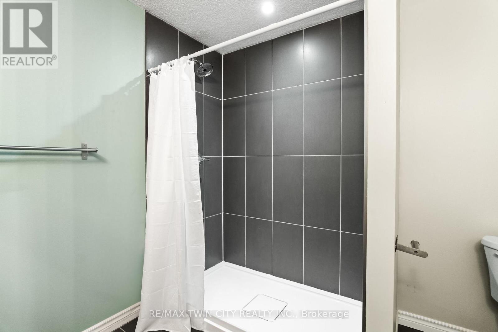 78 Forest Creek Drive, Kitchener, Ontario  N2R 0B5 - Photo 37 - X12810802