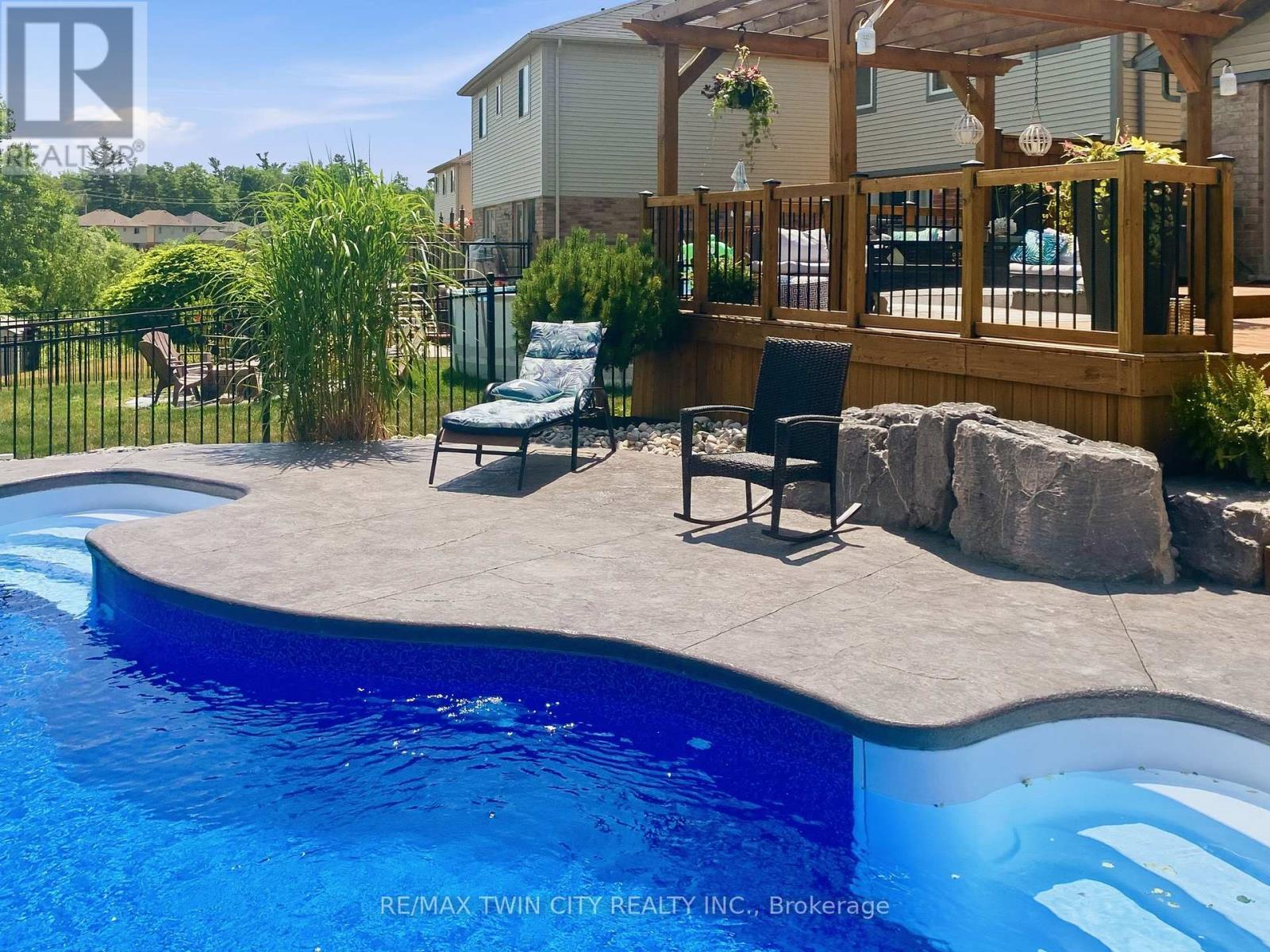 78 Forest Creek Drive, Kitchener, Ontario  N2R 0B5 - Photo 39 - X12810802