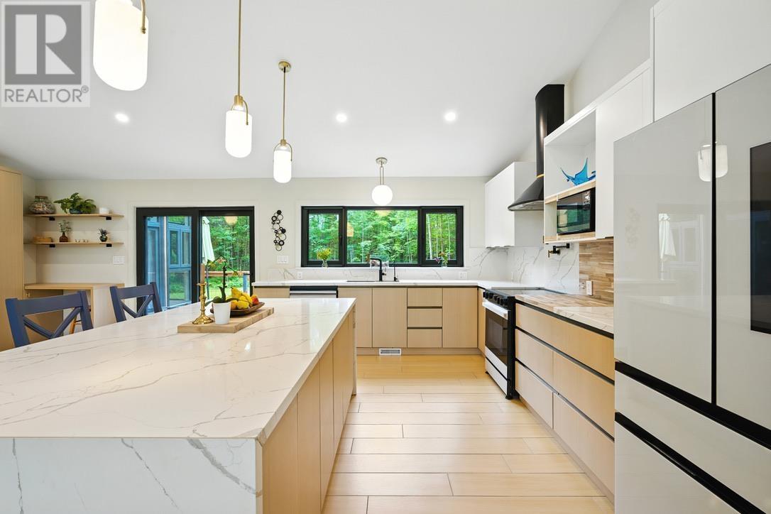 4223 Queen St, Sault Ste. Marie, Ontario  P6A 5K9 - Photo 21 - SM253507