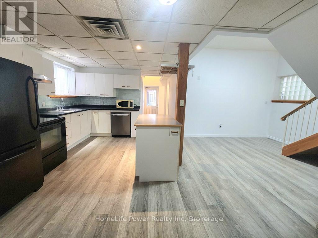 110 Surrey Street E, Guelph (Downtown), Ontario  N1H 3P9 - Photo 3 - X12810868