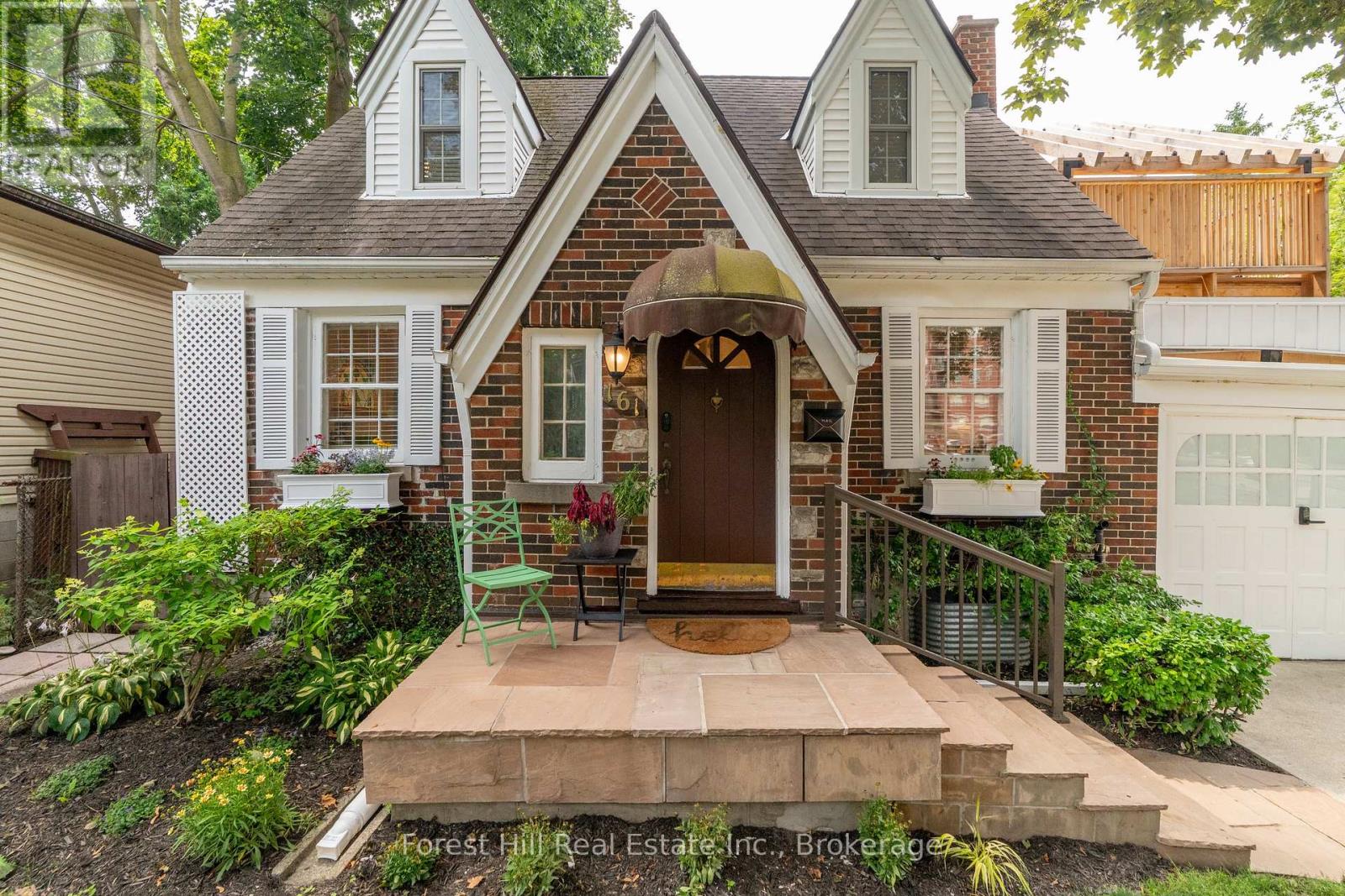 161 Herbert Street, Waterloo, Ontario  N2J 1T3 - Photo 2 - X12810892