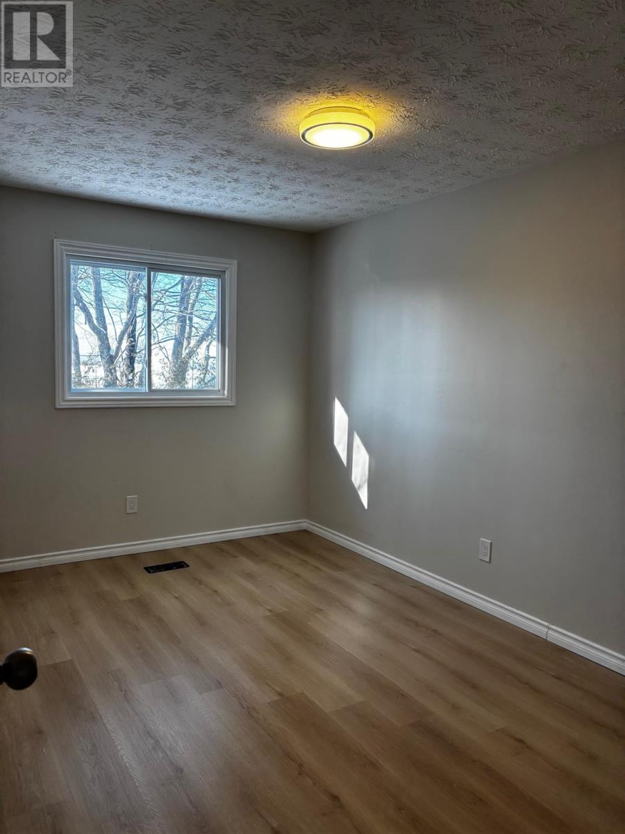 63 Frobel Dr, Elliot Lake, Ontario  P5A 3A4 - Photo 11 - SM260333