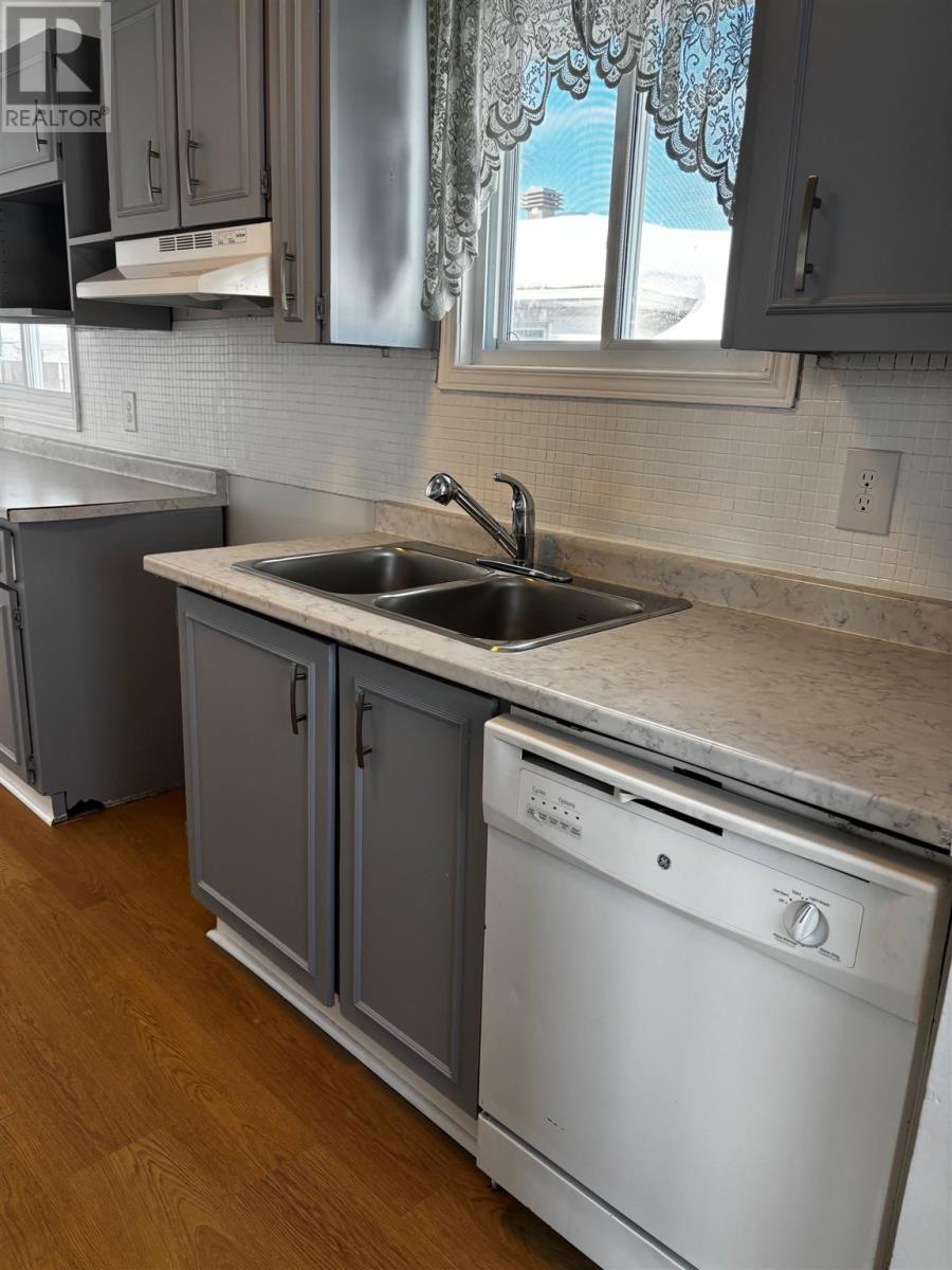 63 Frobel Dr, Elliot Lake, Ontario  P5A 3A4 - Photo 5 - SM260333