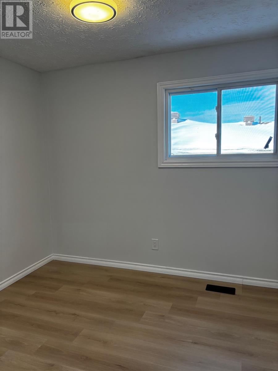 63 Frobel Dr, Elliot Lake, Ontario  P5A 3A4 - Photo 9 - SM260333