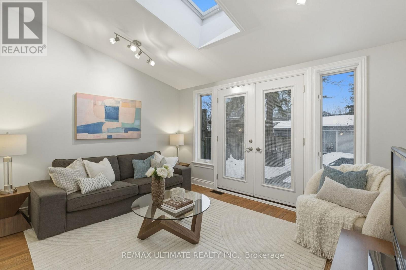 27 Osborne Avenue, Toronto, Ontario  M4E 3A8 - Photo 13 - E12810852