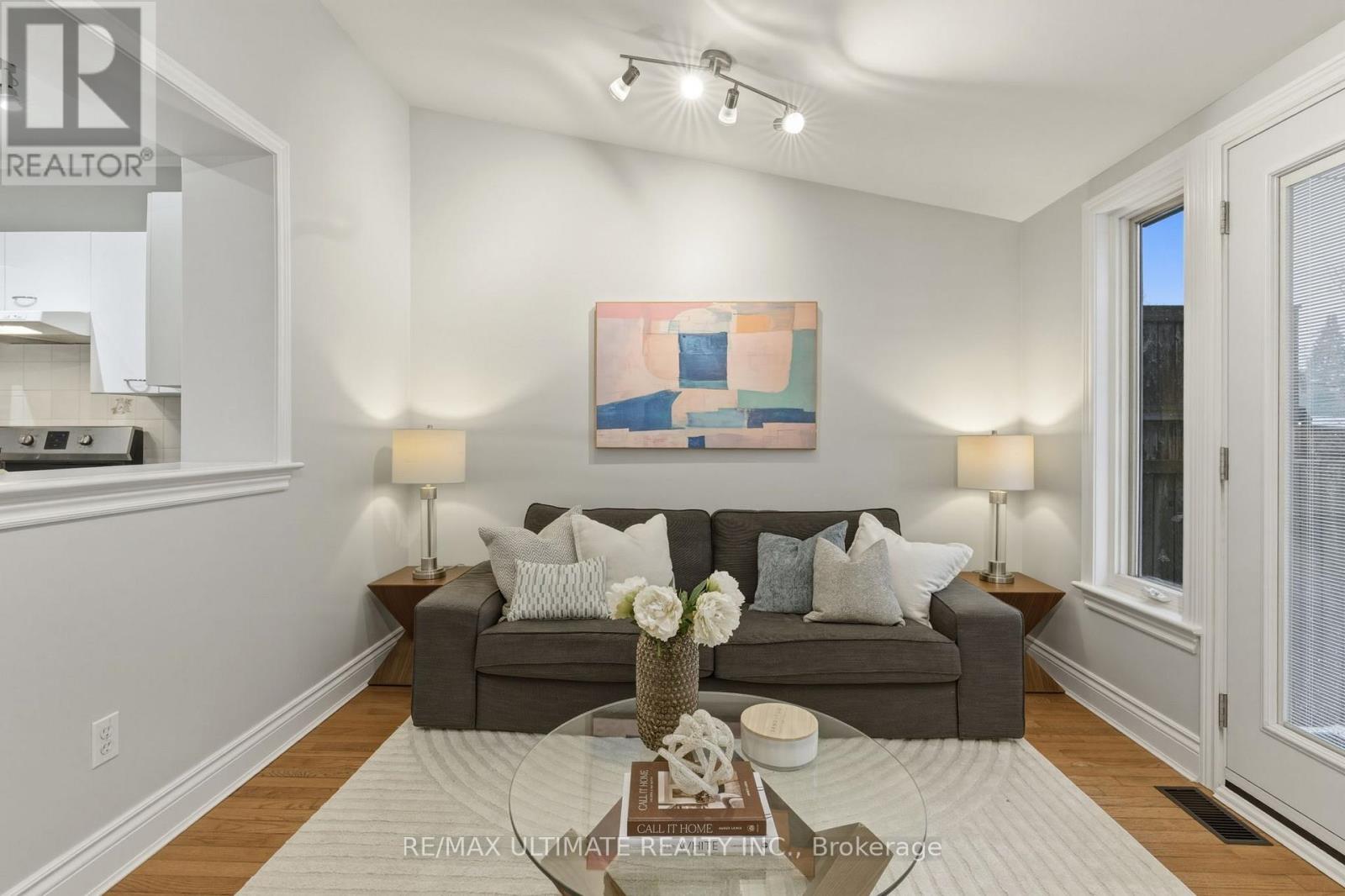 27 Osborne Avenue, Toronto, Ontario  M4E 3A8 - Photo 15 - E12810852