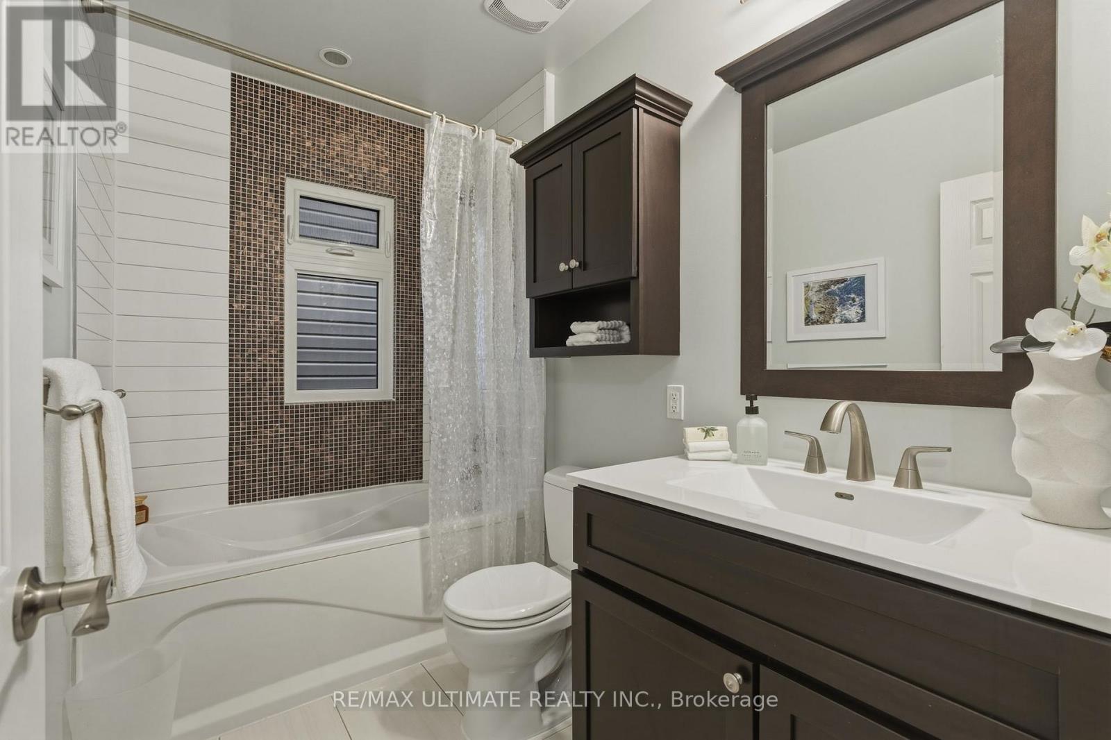 27 Osborne Avenue, Toronto, Ontario  M4E 3A8 - Photo 25 - E12810852