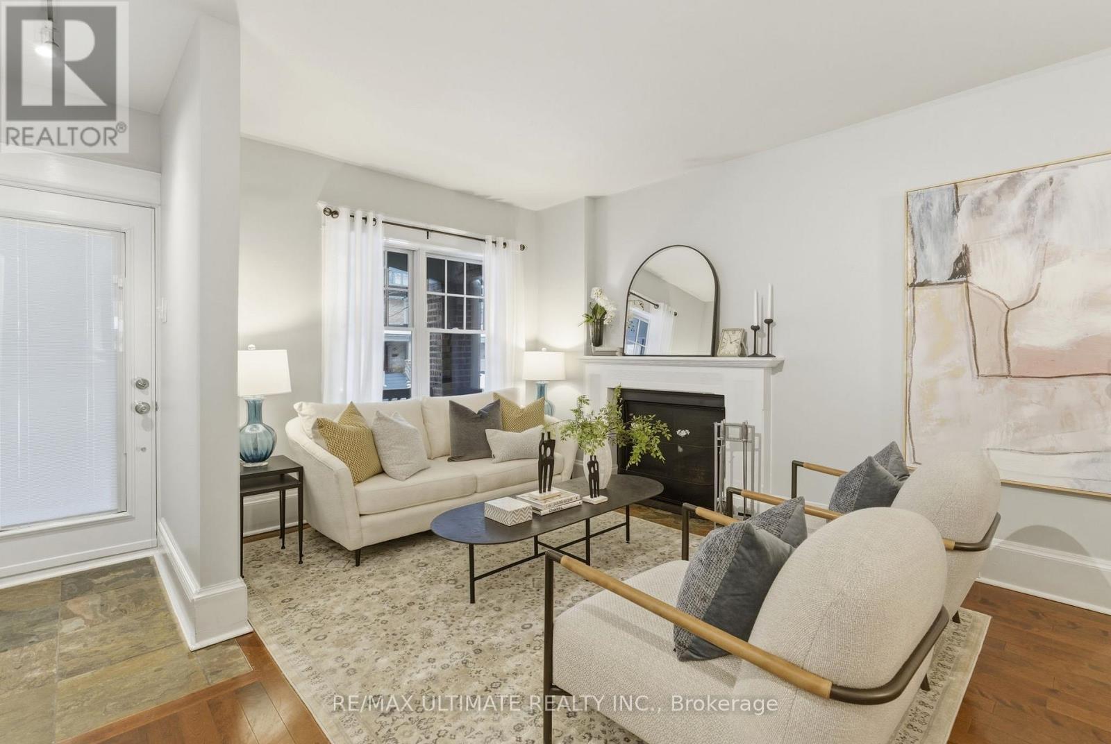 27 Osborne Avenue, Toronto, Ontario  M4E 3A8 - Photo 3 - E12810852