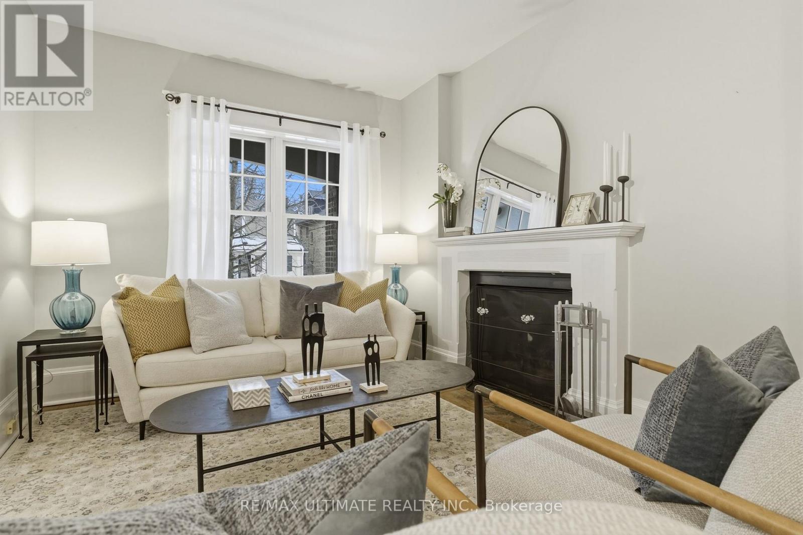 27 Osborne Avenue, Toronto, Ontario  M4E 3A8 - Photo 4 - E12810852