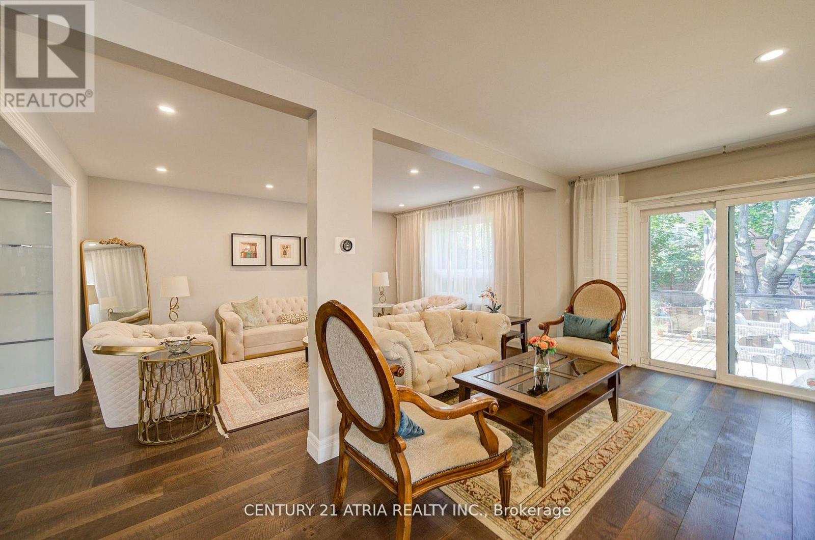 Main Floor - 18 Park Lane Circle, Richmond Hill, Ontario  L4C 6S8 - Photo 10 - N12810856