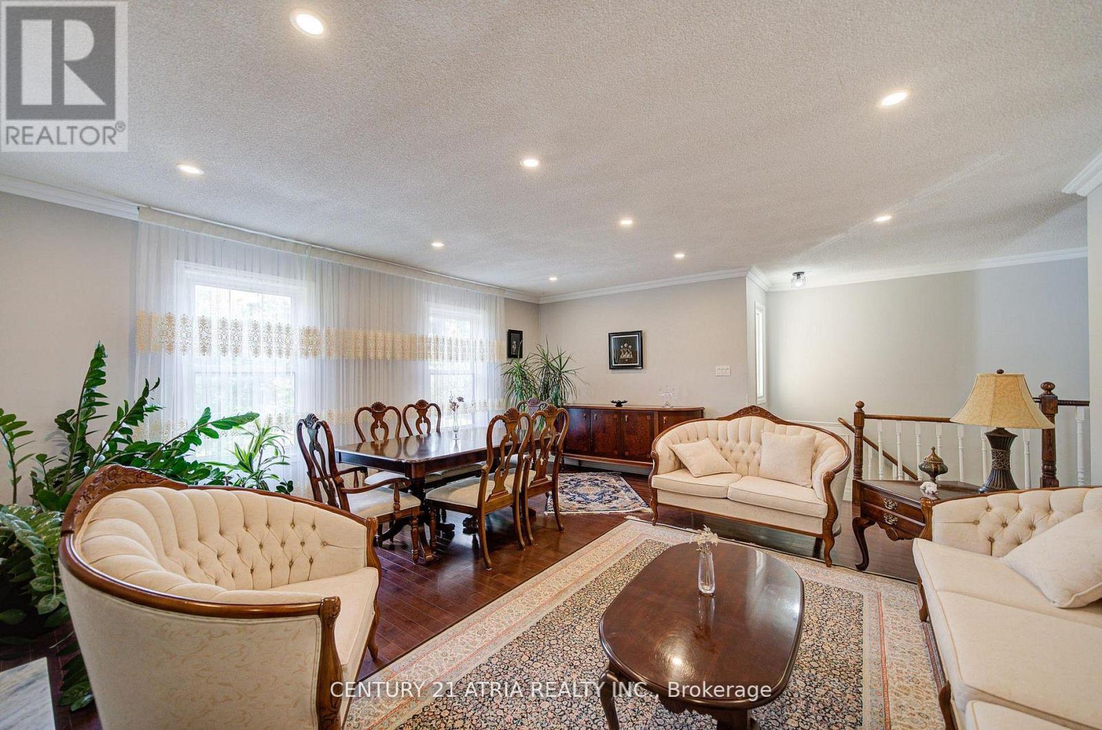 Main Floor - 18 Park Lane Circle, Richmond Hill, Ontario  L4C 6S8 - Photo 18 - N12810856