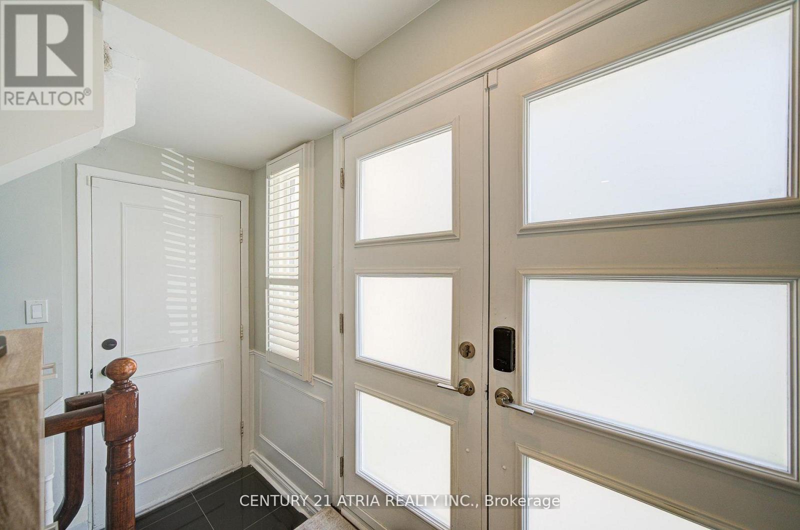 Main Floor - 18 Park Lane Circle, Richmond Hill, Ontario  L4C 6S8 - Photo 2 - N12810856