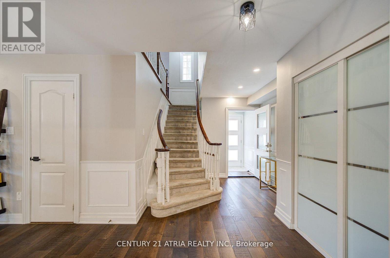 Main Floor - 18 Park Lane Circle, Richmond Hill, Ontario  L4C 6S8 - Photo 4 - N12810856