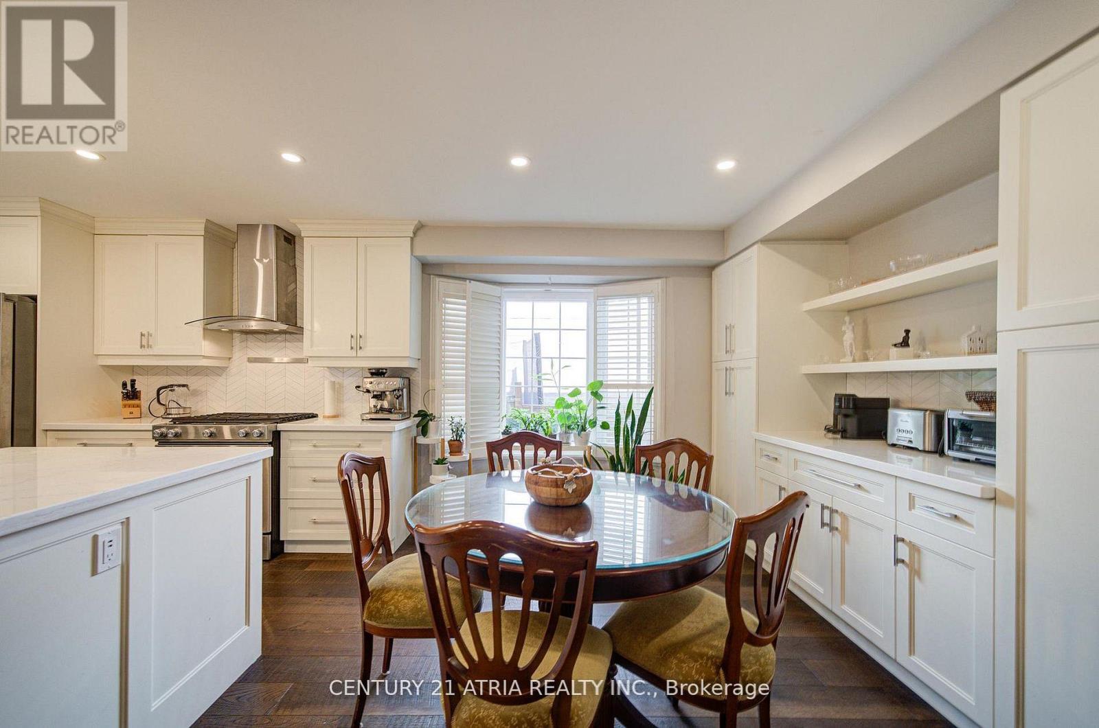 Main Floor - 18 Park Lane Circle, Richmond Hill, Ontario  L4C 6S8 - Photo 9 - N12810856