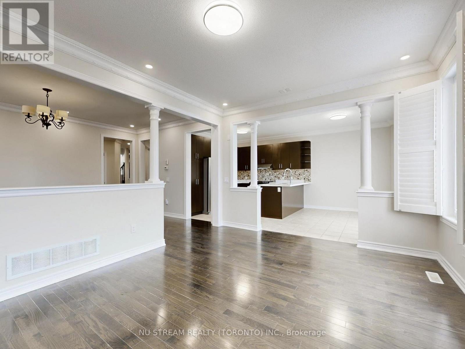 224 Aspenwood Drive, Newmarket, Ontario  L3X 3L1 - Photo 10 - N12810860