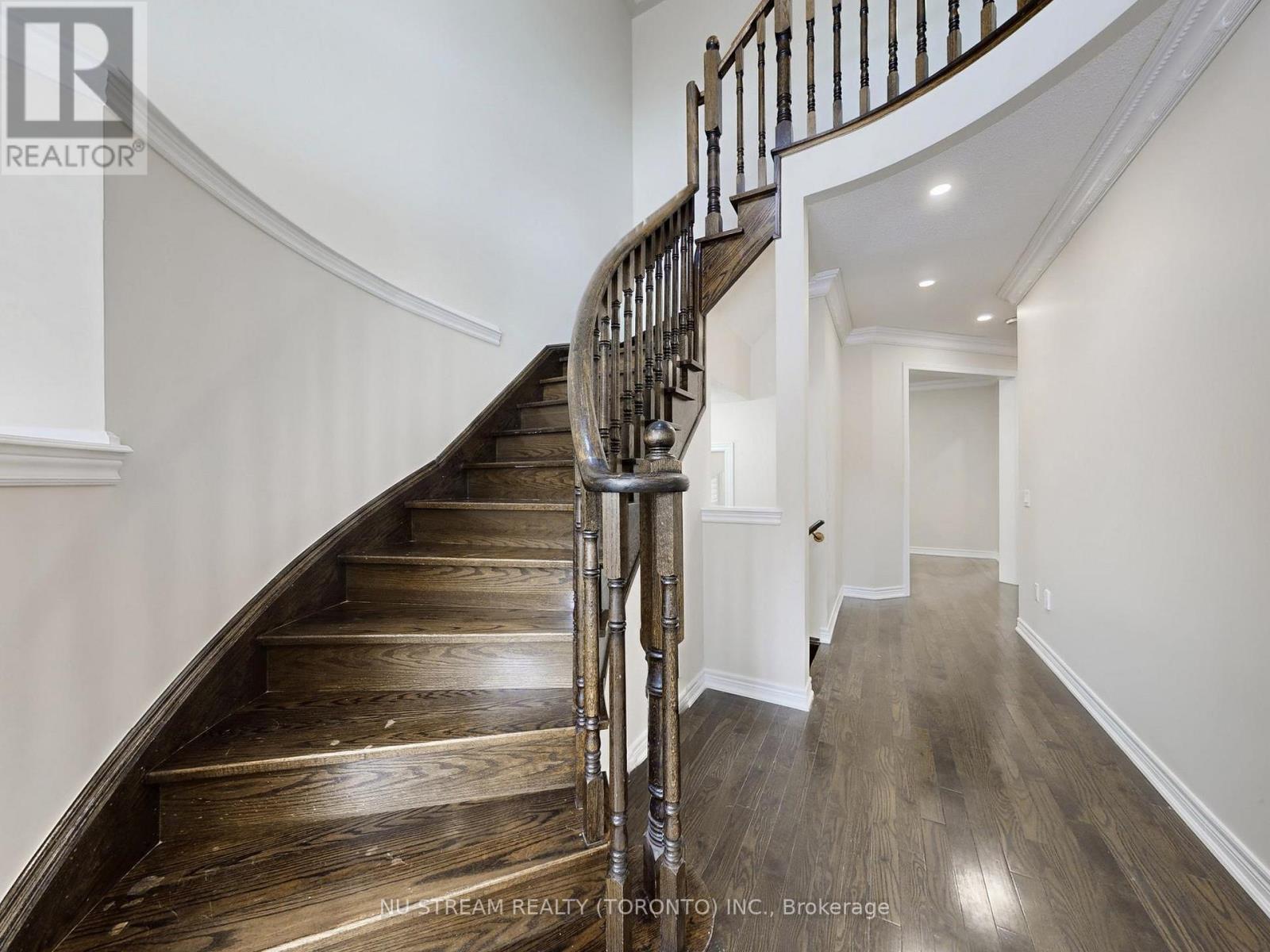 224 Aspenwood Drive, Newmarket, Ontario  L3X 3L1 - Photo 3 - N12810860