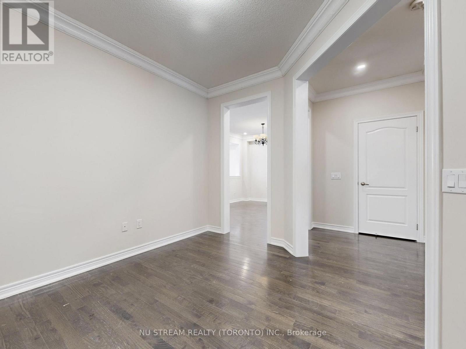 224 Aspenwood Drive, Newmarket, Ontario  L3X 3L1 - Photo 4 - N12810860