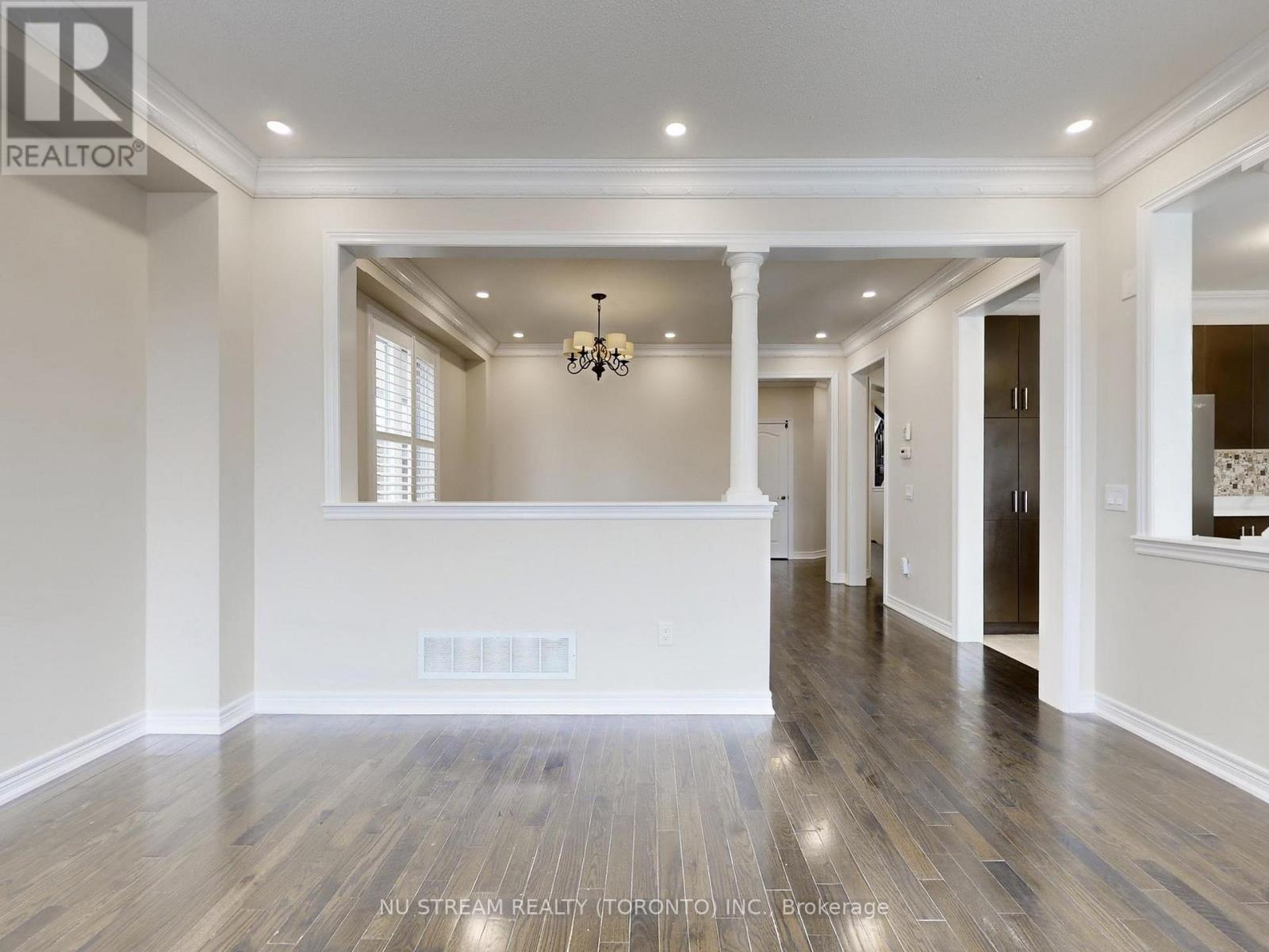 224 Aspenwood Drive, Newmarket, Ontario  L3X 3L1 - Photo 5 - N12810860