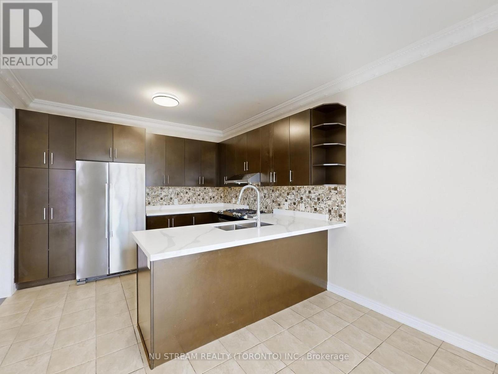 224 Aspenwood Drive, Newmarket, Ontario  L3X 3L1 - Photo 7 - N12810860