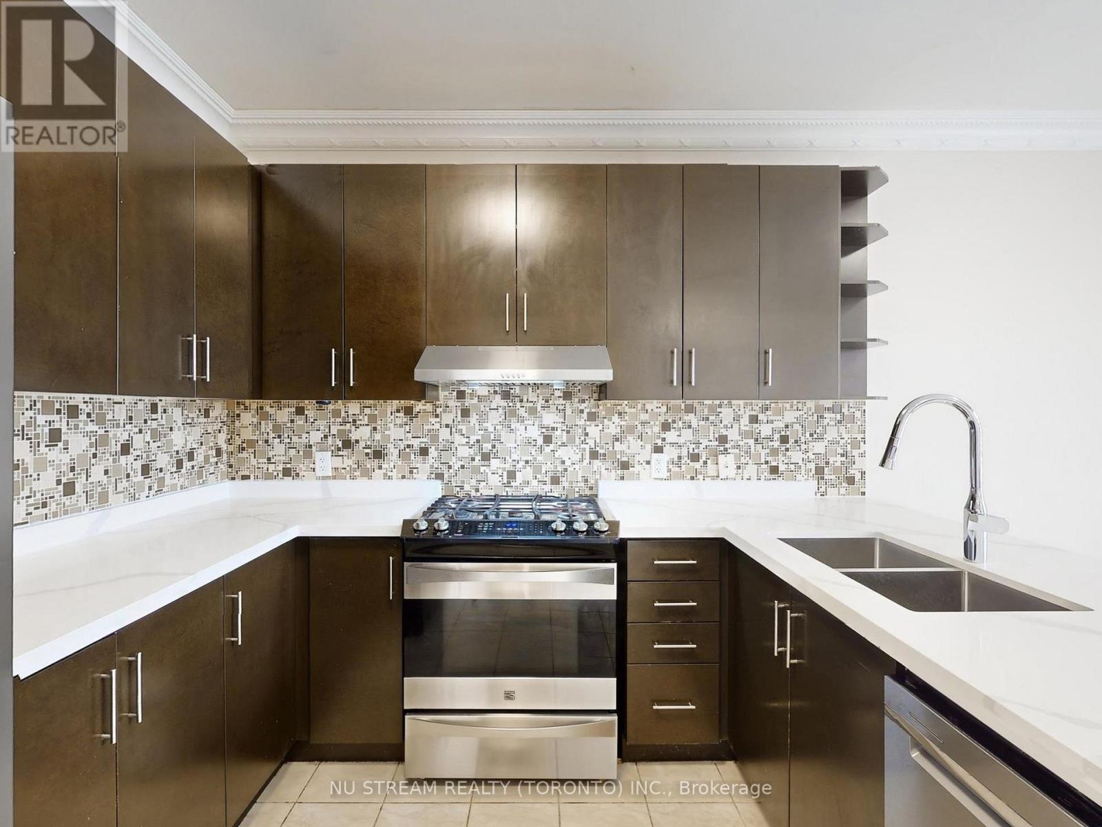 224 Aspenwood Drive, Newmarket, Ontario  L3X 3L1 - Photo 8 - N12810860