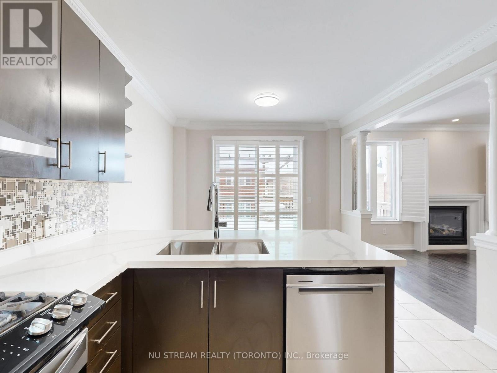 224 Aspenwood Drive, Newmarket, Ontario  L3X 3L1 - Photo 9 - N12810860