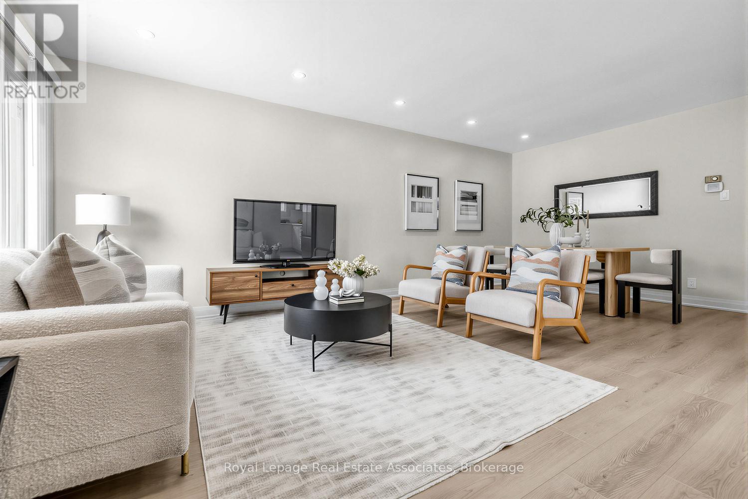 273 Bluegrass Boulevard, Richmond Hill, Ontario L4C 3H1 - Photo 2 - N12810882