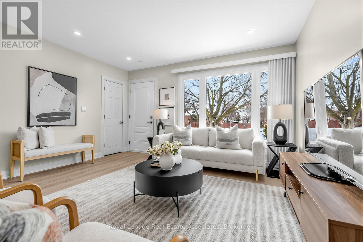 273 Bluegrass Boulevard, Richmond Hill, Ontario L4C 3H1 - Photo 4 - N12810882