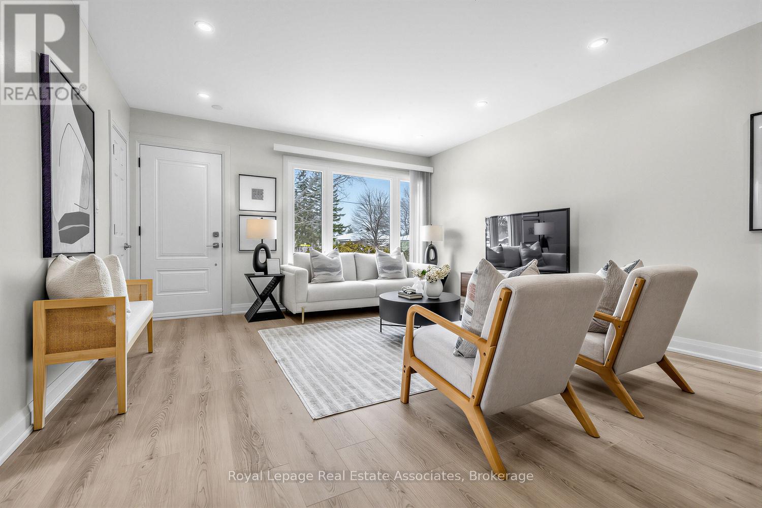 273 Bluegrass Boulevard, Richmond Hill, Ontario L4C 3H1 - Photo 5 - N12810882