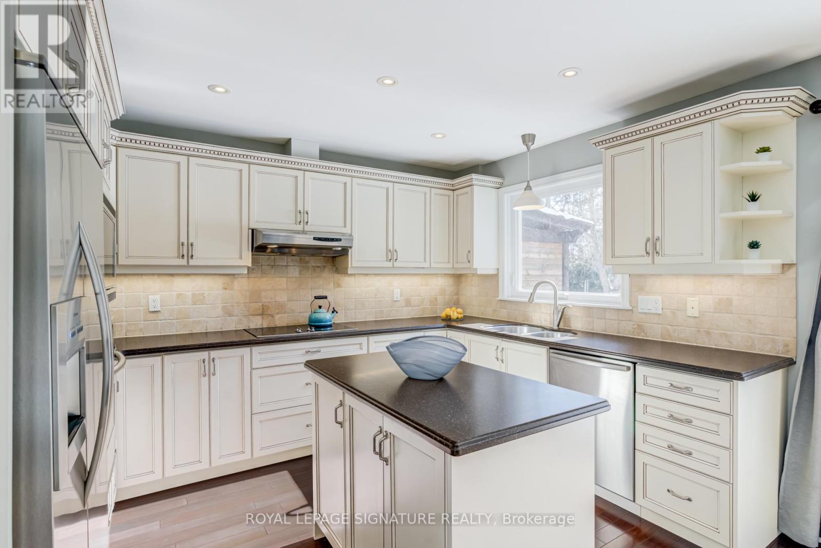 81 Garden Avenue, Richmond Hill, Ontario  L4C 6L6 - Photo 10 - N12810890