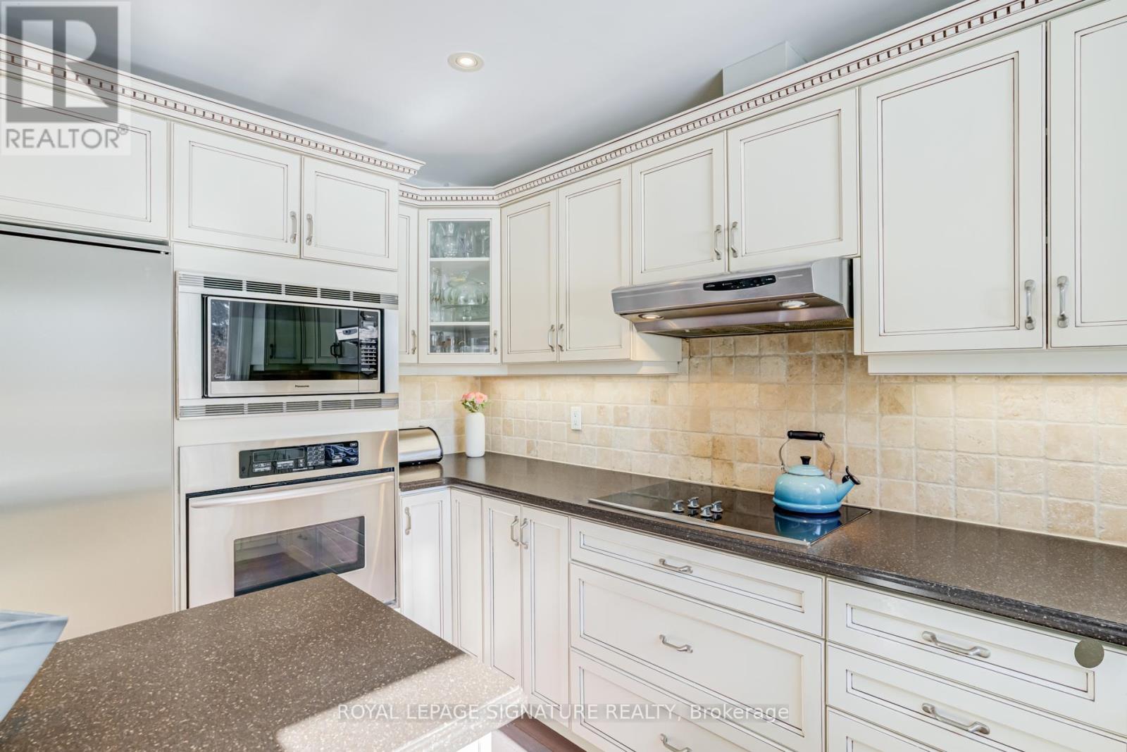 81 Garden Avenue, Richmond Hill, Ontario  L4C 6L6 - Photo 8 - N12810890