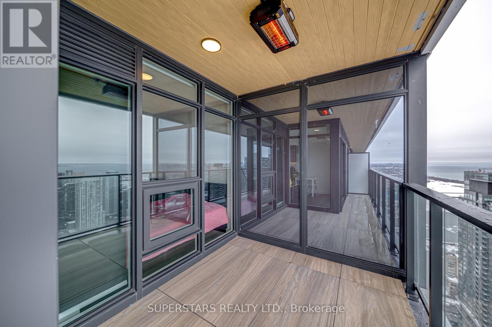 5712 - 3 Concord Cityplace Way, Toronto, Ontario  M5V 0X4 - Photo 13 - C12804502