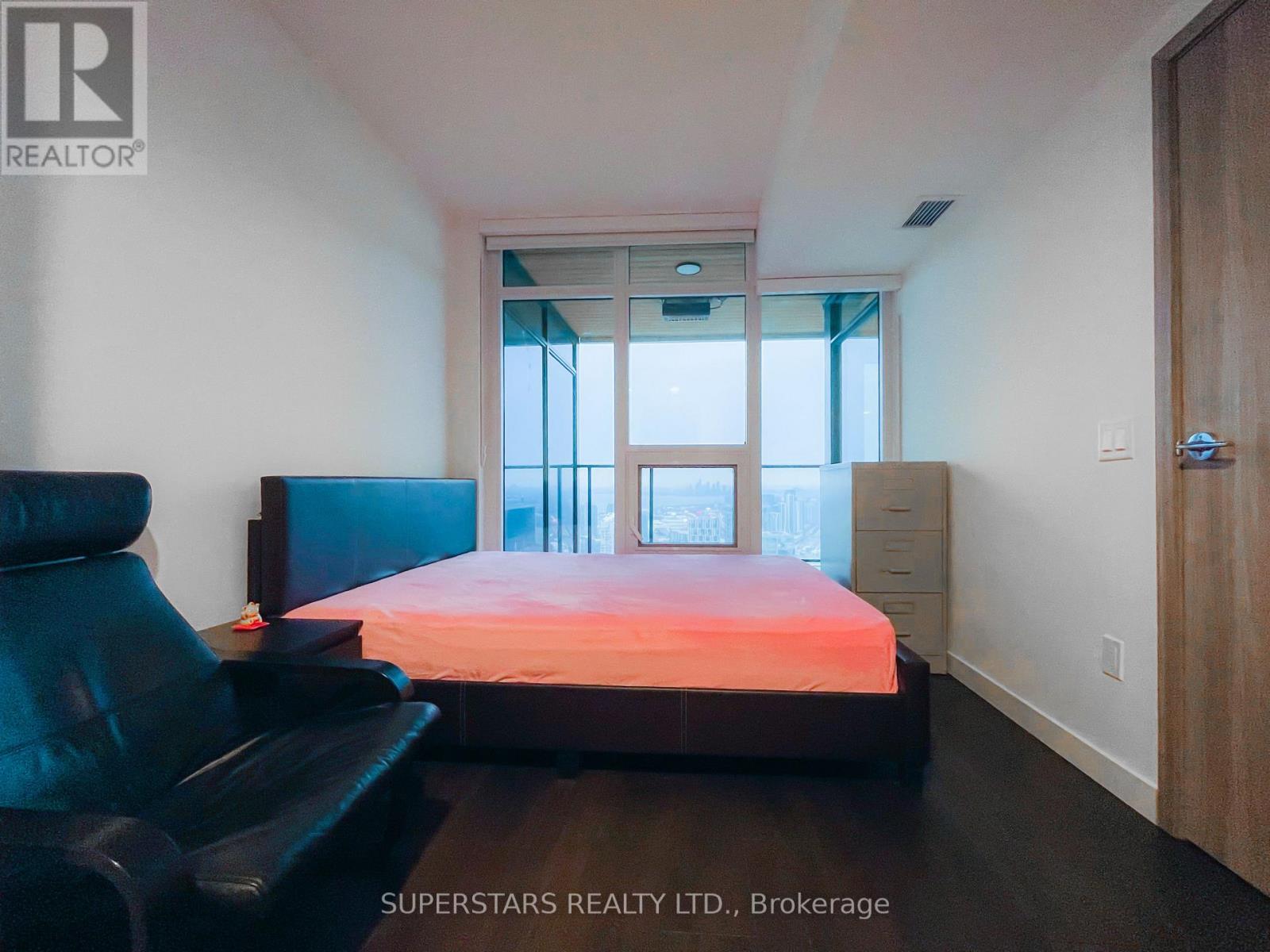 5712 - 3 Concord Cityplace Way, Toronto, Ontario  M5V 0X4 - Photo 8 - C12804502