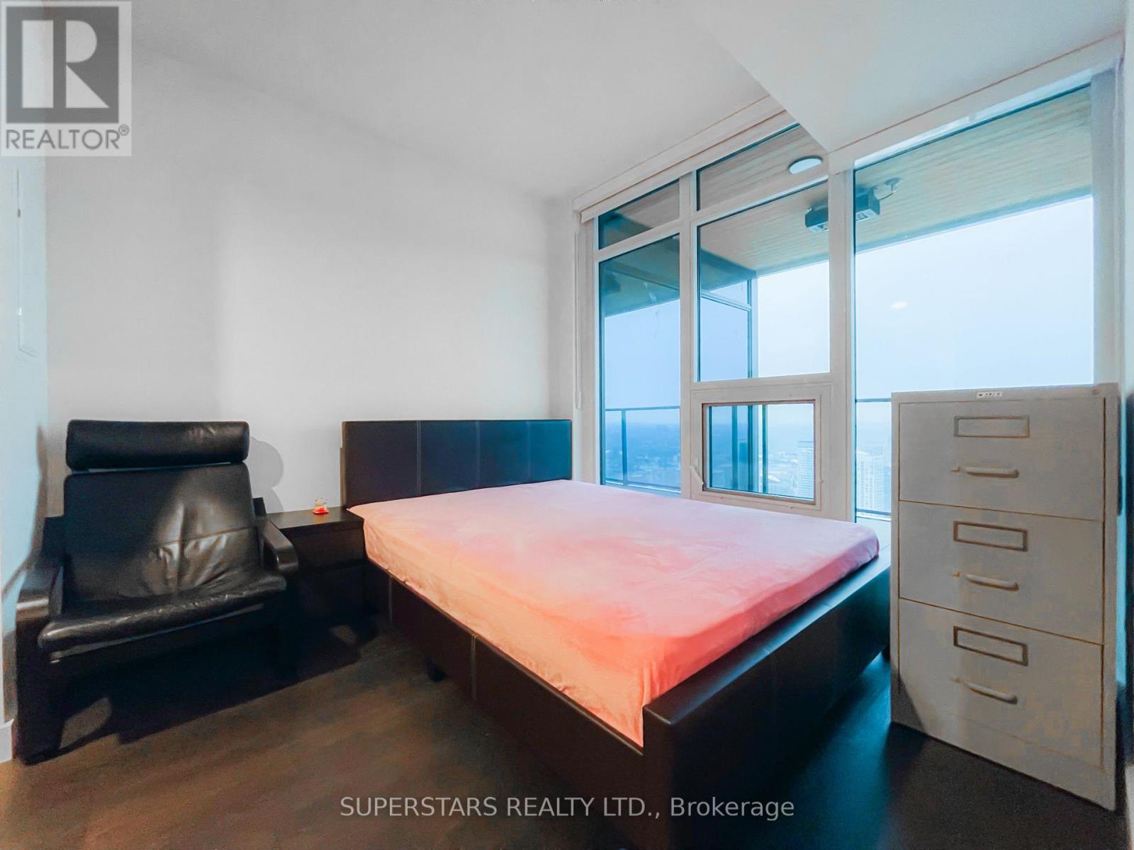 5712 - 3 Concord Cityplace Way, Toronto, Ontario  M5V 0X4 - Photo 7 - C12804502