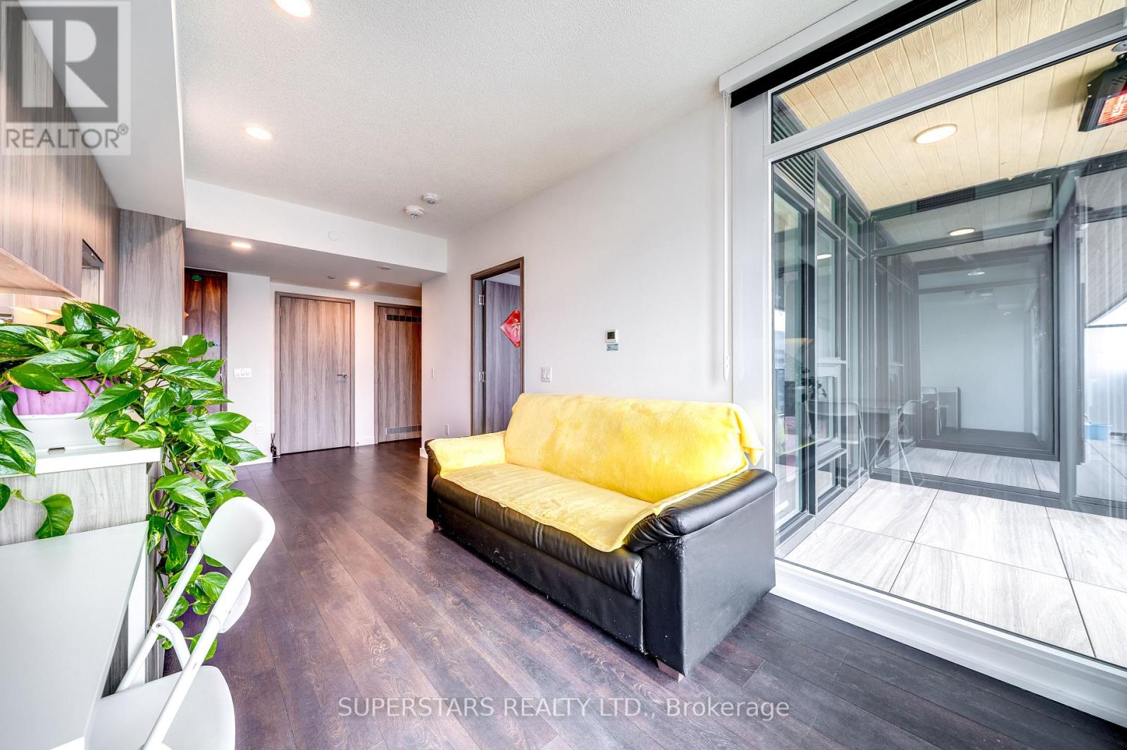 5712 - 3 Concord Cityplace Way, Toronto, Ontario  M5V 0X4 - Photo 3 - C12804502