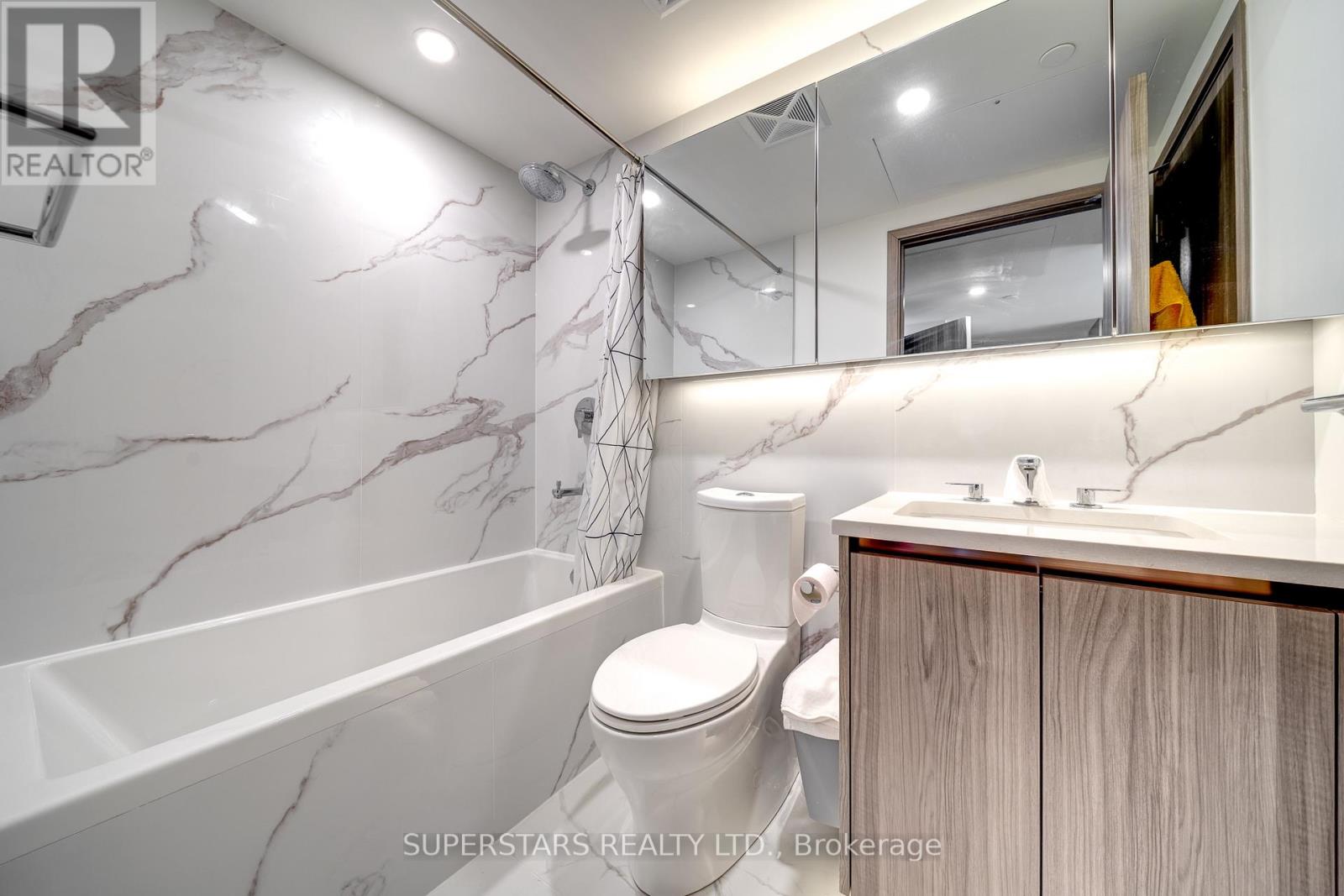 5712 - 3 Concord Cityplace Way, Toronto, Ontario  M5V 0X4 - Photo 9 - C12804502