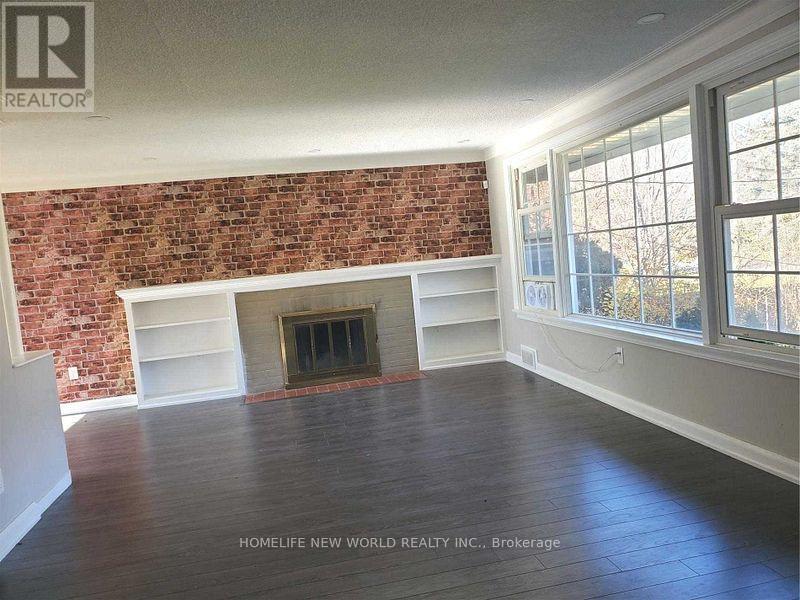 90 Centre Street W, Richmond Hill, Ontario  L4C 3P7 - Photo 4 - N12810876