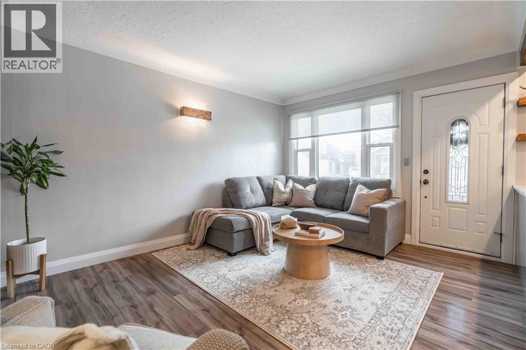 35 Charles Avenue, St. Catharines, Ontario  L2M 5S8 - Photo 4 - 40806879