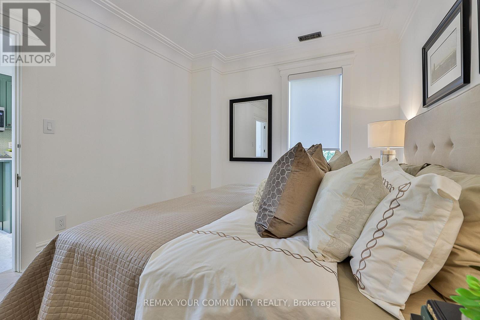 Unit #2 - 262 Roncesvalles Avenue, Toronto, Ontario  M6R 2M1 - Photo 20 - W12810824