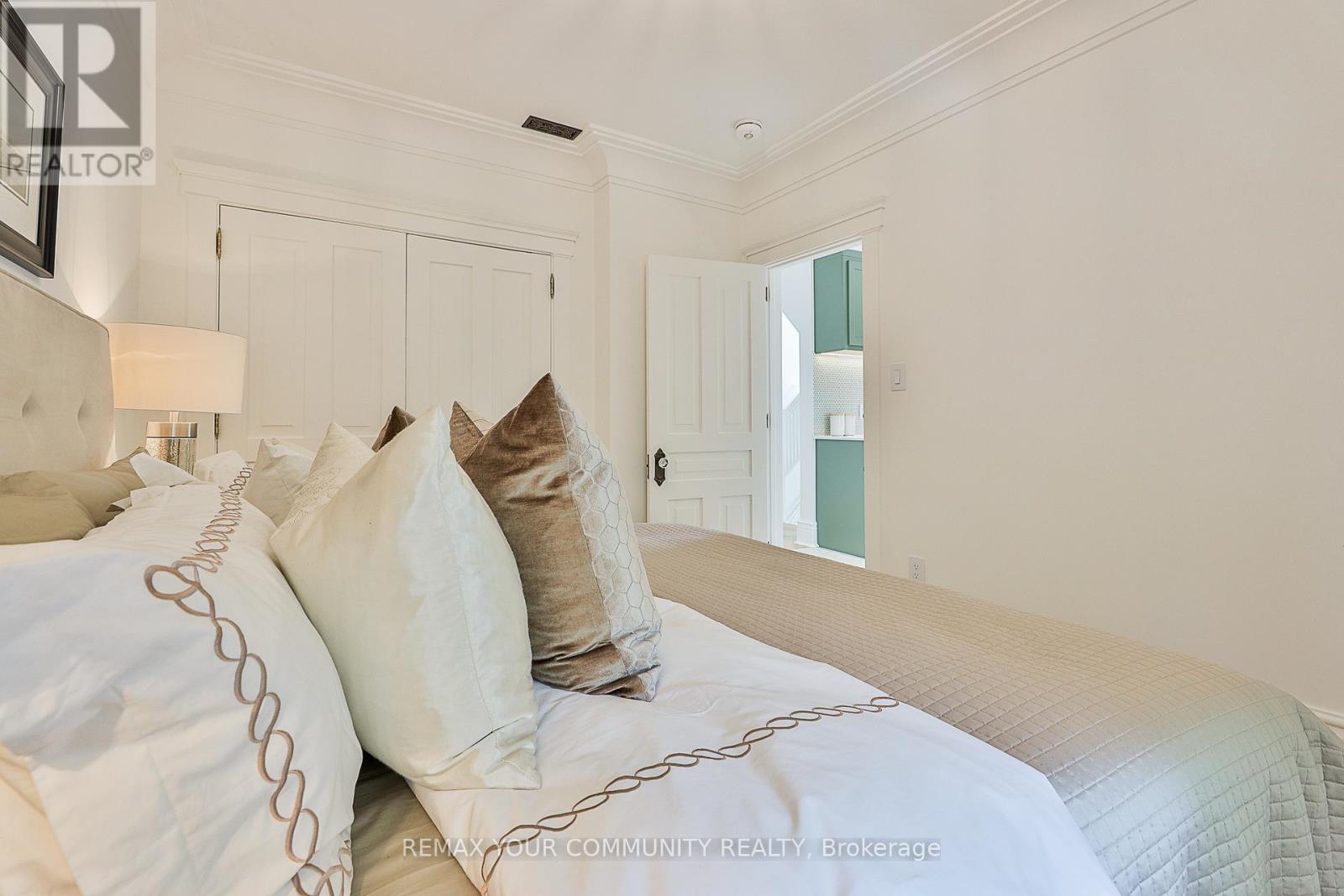 Unit #2 - 262 Roncesvalles Avenue, Toronto, Ontario  M6R 2M1 - Photo 22 - W12810824