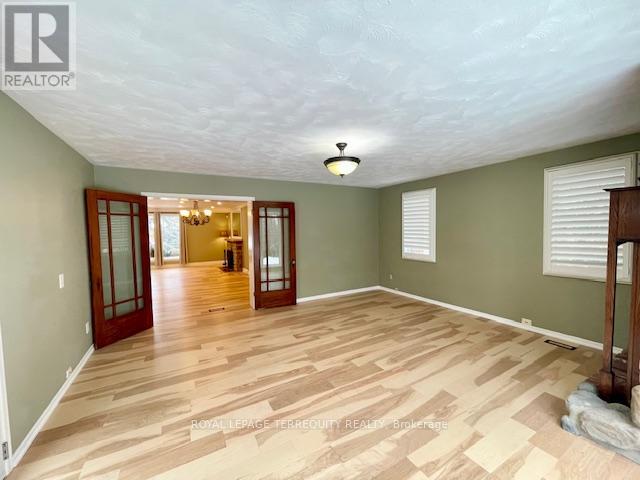 425 River Side Drive, Oakville, Ontario  L6K 3N6 - Photo 17 - W12810830